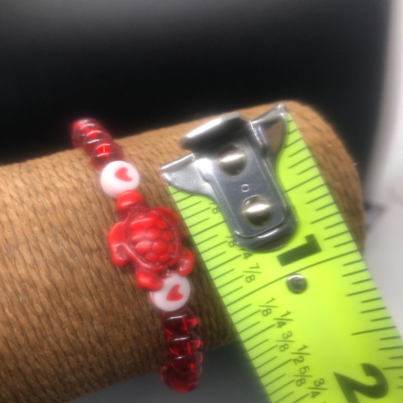 Turtle Red Heart Beaded Stretch Bracelet - Picture 12 of 13